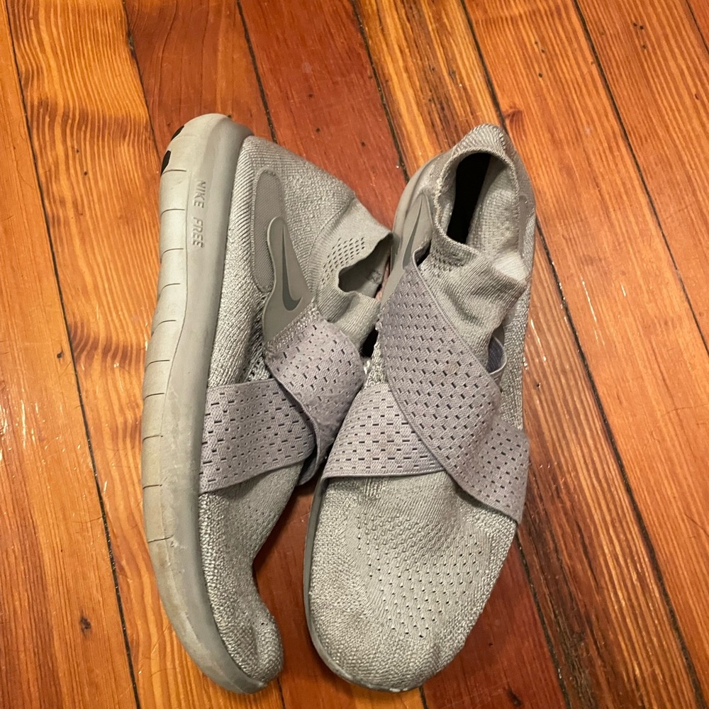NIKE Women's Free RN Motion Flyknit 2017, Wolf Grey/Cool Grey - size 8